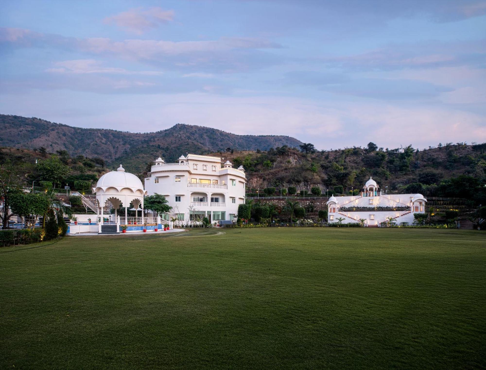 Sayaji Resorts & Spa Udaipur Exterior photo